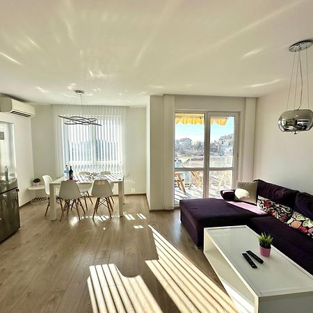 Briz Apartment; 2 Bdr; 6 Guests; Private Parking ヴァルナ エクステリア 写真